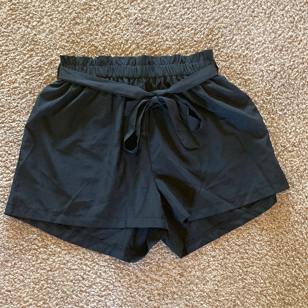 Black paper bag short with ribbon